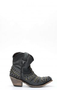 Low Liberty Black boot with zipper and black studs